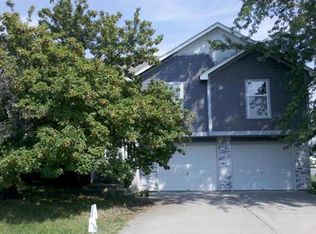 629 SE Shiloh Dr, Lees Summit, MO 64063