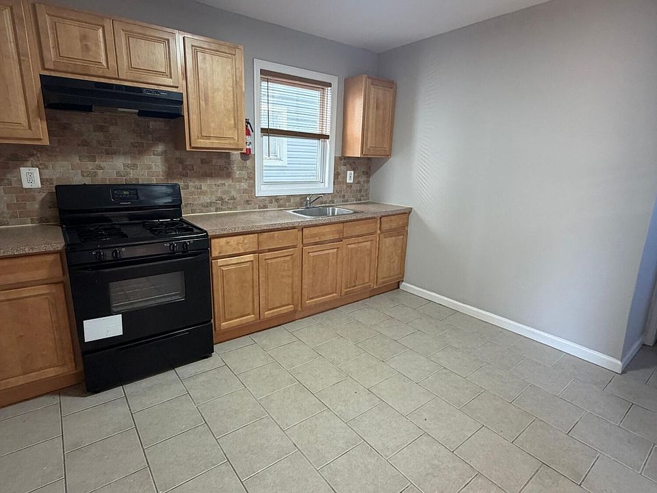 1st image of 76 Halstead St Floor 2