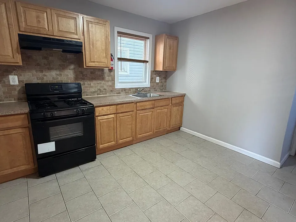 76 Halstead St #2