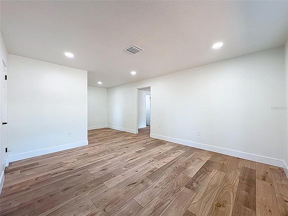 4th image of 3204 Indian Dr