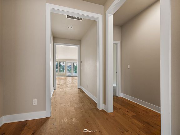 Stunning views as you come through the front door. 
