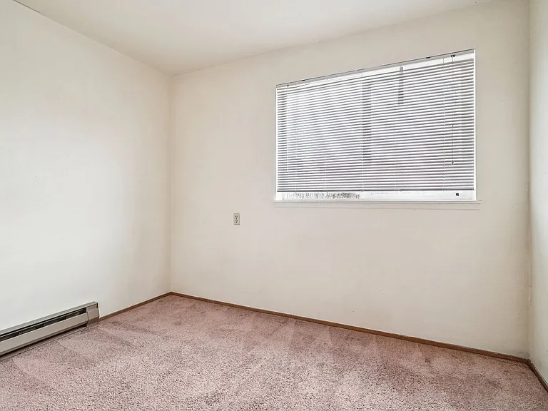 Adams Court Apartments — Photo 87