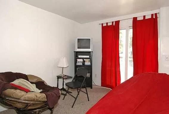 2nd image of 50 E King St APT 2