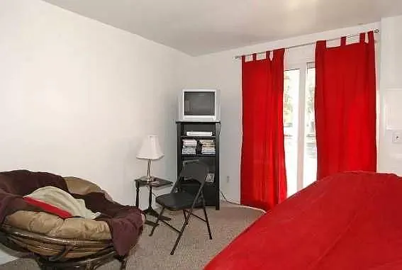 50 E King St #2