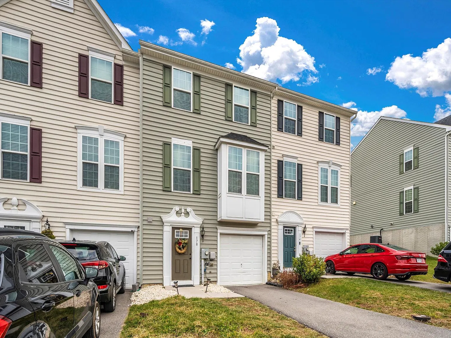3 bed, 2.5 bath, 1931 sqft, $1,900 — Photo 4