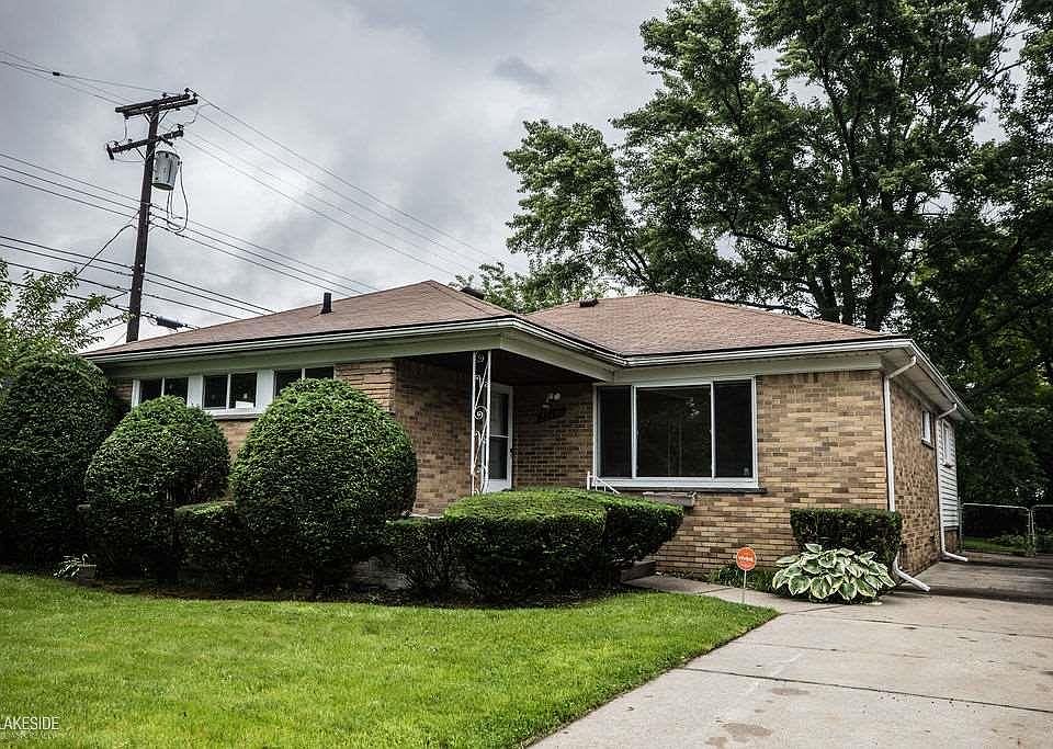 1st image of 22190 Cloverlawn Ave