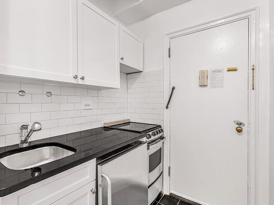 1st image of 310 E 44th St APT 513