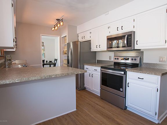 3rd image of 834 Crown Blvd