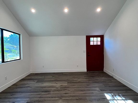 4th image of 17506 Blythe St #17506