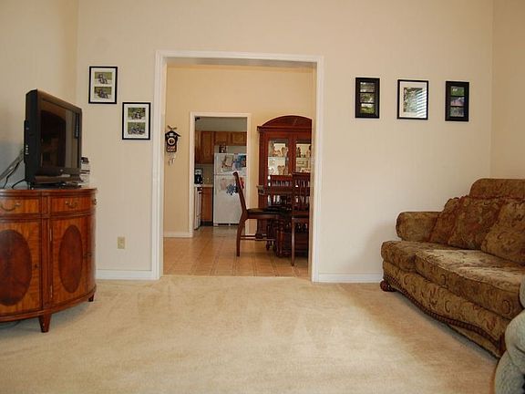 4th image of 209 Short St