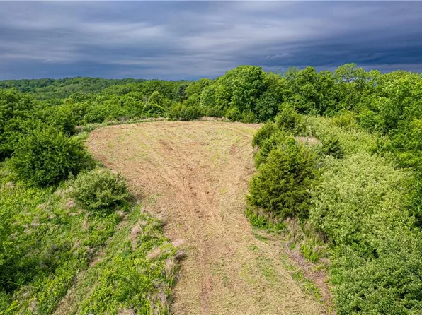1449 SE Turner Rd S, Saint Joseph, MO 64504