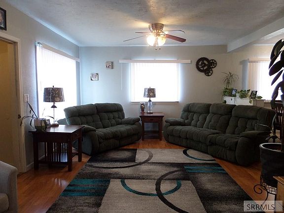 4th image of 376 W 18th St