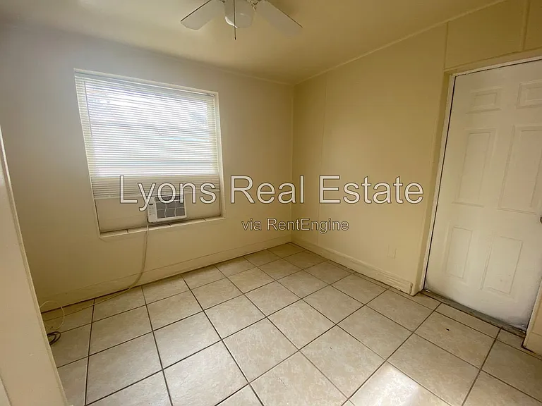 8110 Howell Ave — Photo 8