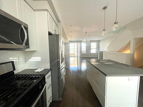 4th image of 602 W Jefferson St #1B