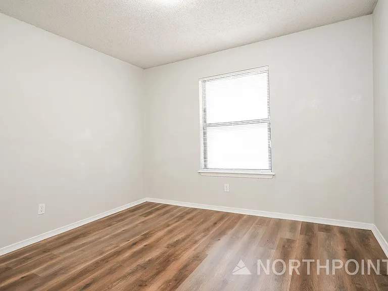 803 Lisa Ln — Photo 11