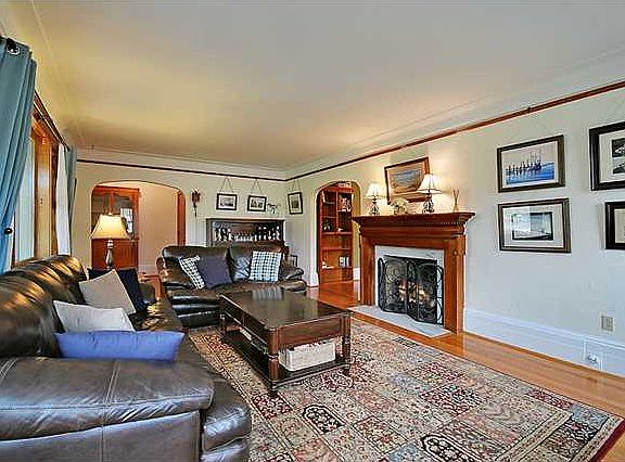 3rd image of 4861 Victoria Ave