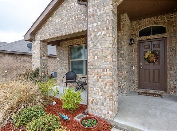 3rd image of 224 Meadowlands Dr