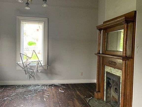 2nd image of 1119 Clay St
