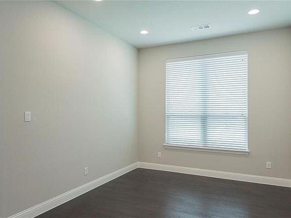 3rd image of 2860 Oakhill Ct