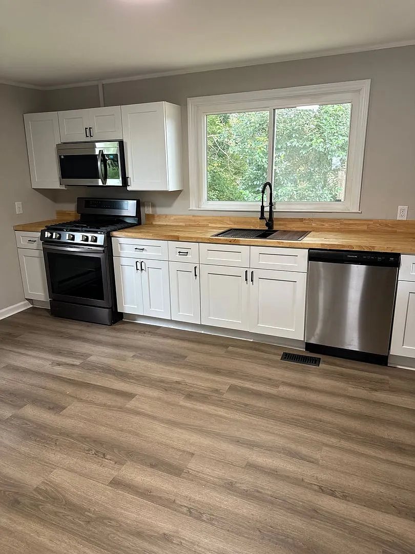 Charming 2-bed, 1-bath bungalow just steps from downtown Lincolnton! — Photo 3