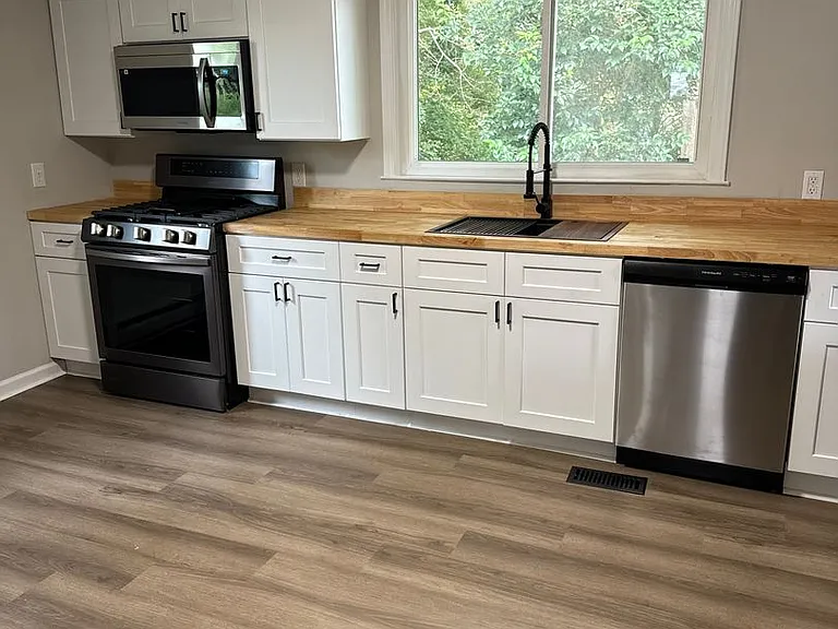 225 Charlesvoix Ave — Photo 3
