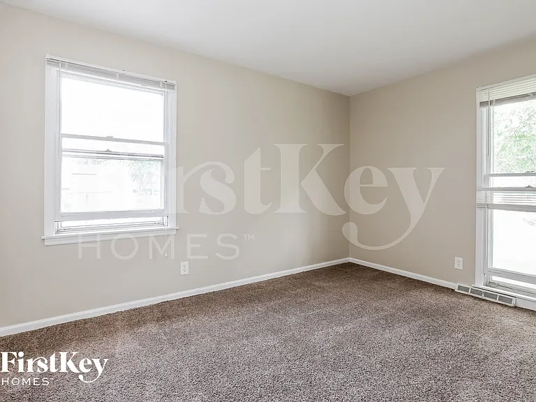 876 N Commonwealth Ave — Photo 12