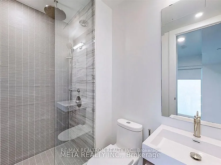 39 Roehampton Ave #4301 — Photo 13