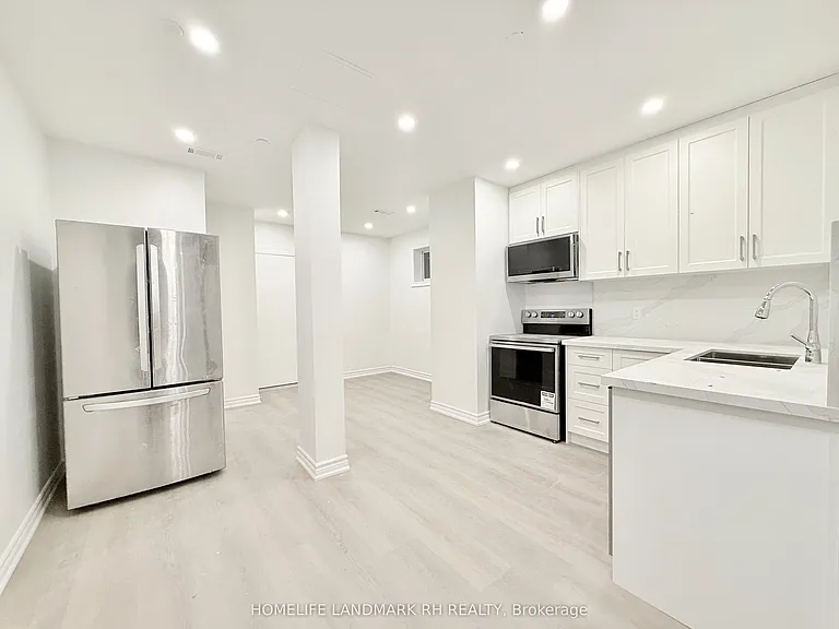 414 Dundas St W #202 — Photo 2