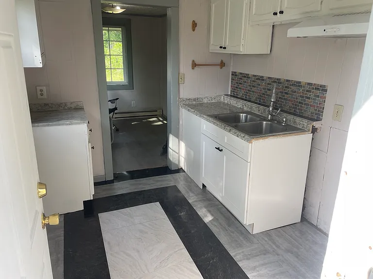 430 Adam St — Photo 9