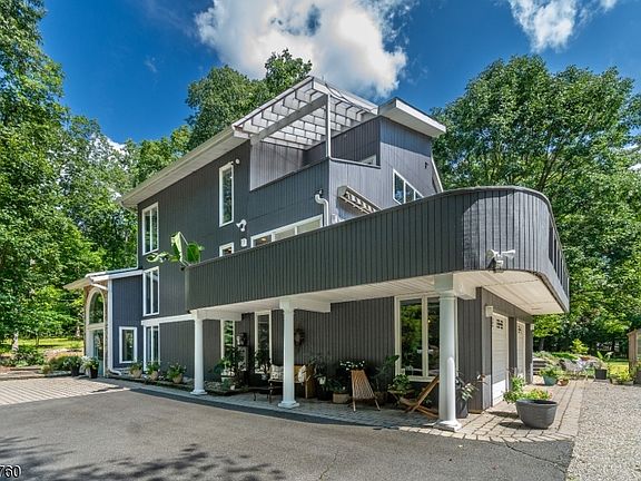 5th image of 102 Lindbergh Rd
