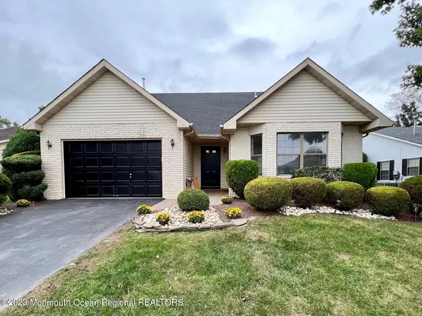 3 Cross Lane, Marlboro, NJ 07746