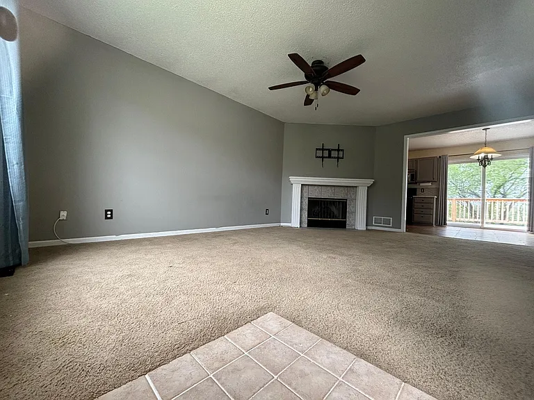 2128 Catie Ln — Photo 5