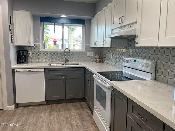 4th image of 10218 W MISSION Lane W