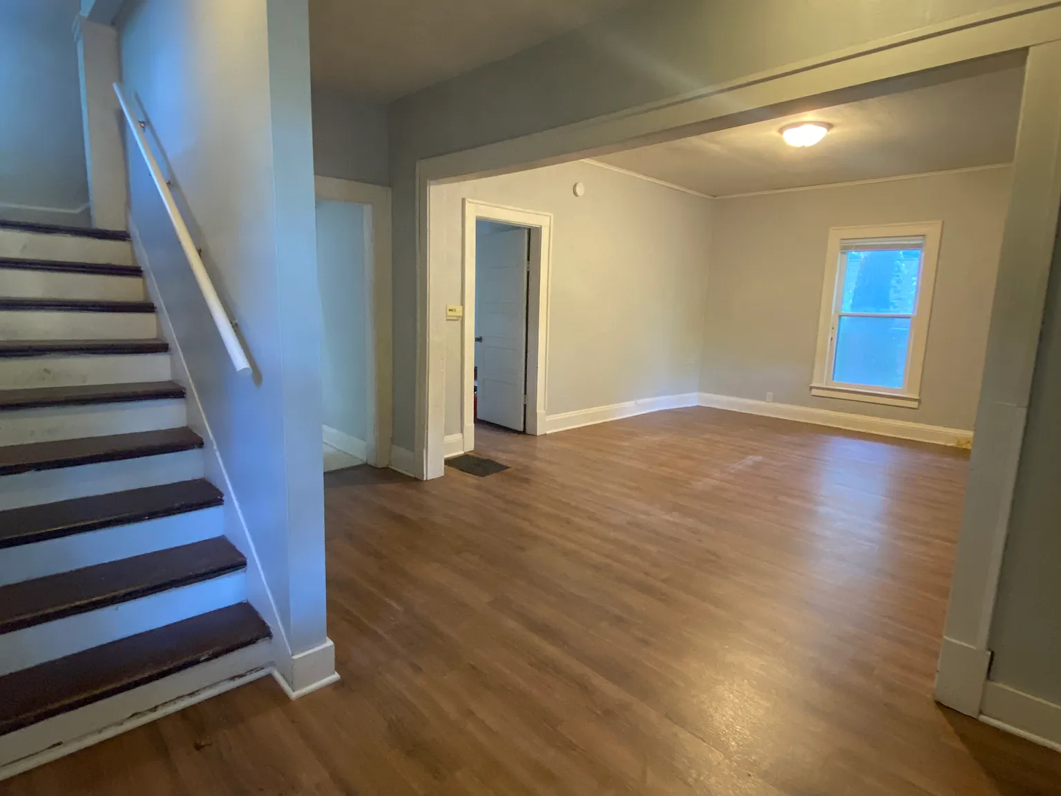 6 bed, 2300 sqft, $3,060 — Photo 2
