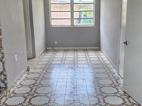 3rd image of 4100 SW 36th St
