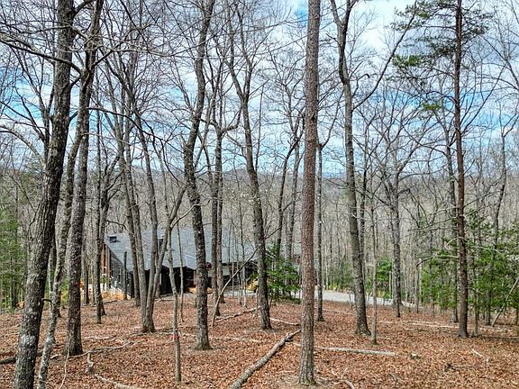 2nd image of 25 Cross Creek Rd