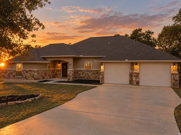 237 Great Oaks Blvd, La Vernia, TX 78121
