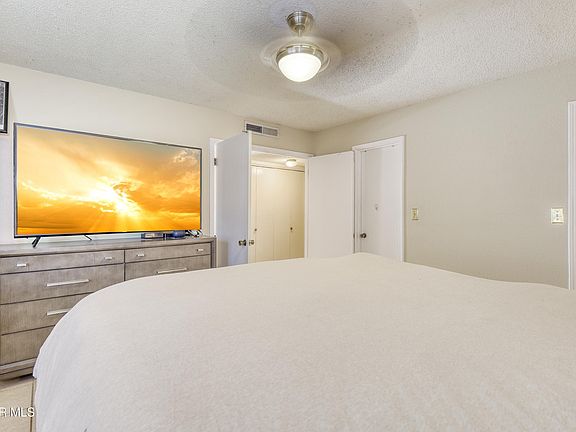 5th image of 10616 Kinross Ave APT D