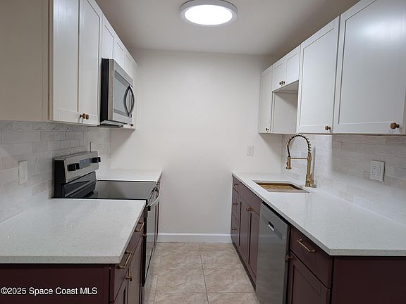 2nd image of 2031 Maid Marian Ln