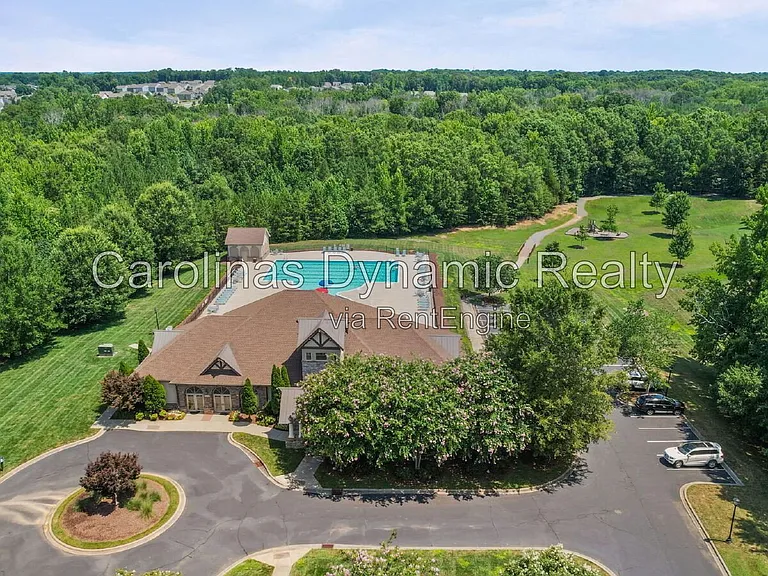 1912 Madeira Cir — Photo 34