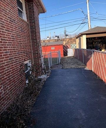 2nd image of 3918 W Fitch Ave