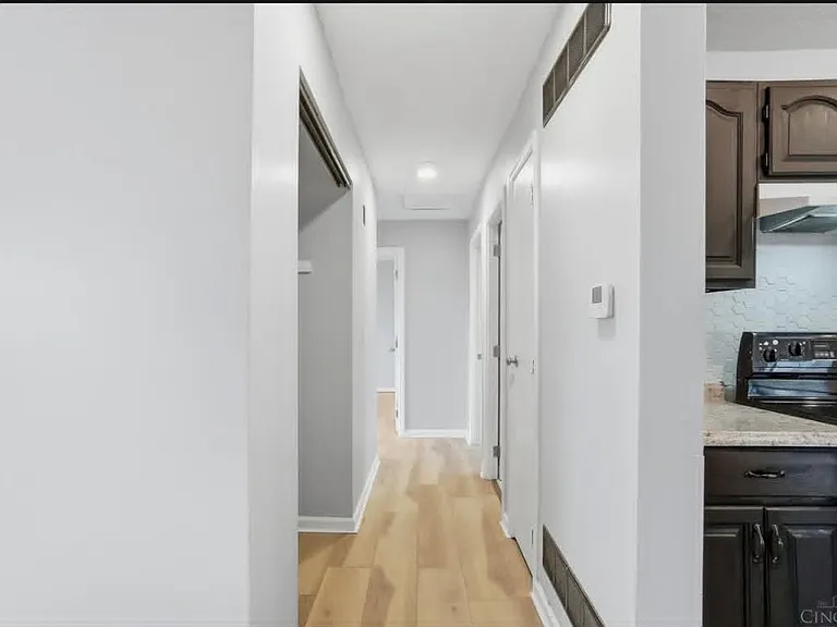 9925 Grasscreek Ct — Photo 12
