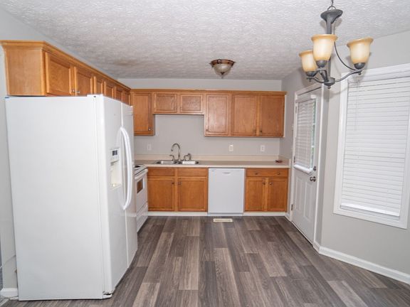 5th image of 52 Fieldstone Ct