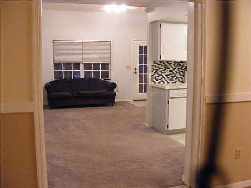 3rd image of 914 Hillgrove Ln