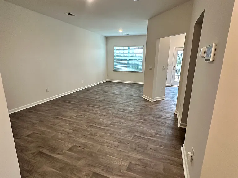 1351 Amberview Ln — Photo 30