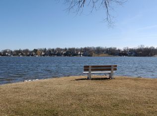 W112 Circle Dr, Mundelein, IL