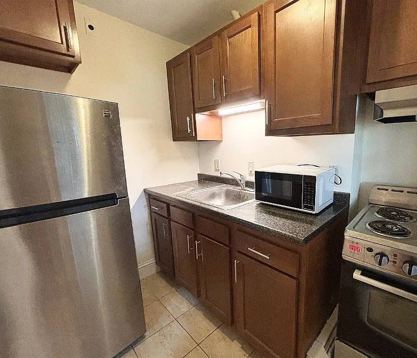 3 bed, 9999 sqft, $2,000 — Photo 4