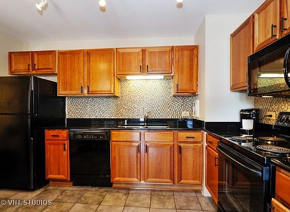 5th image of 1250 N La Salle Dr APT 1004