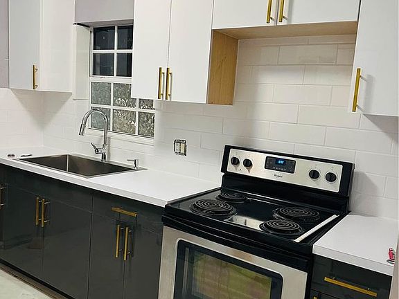 3rd image of 432 Macy St