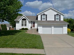 10205 N Highland Ter, Kansas City, MO 64155